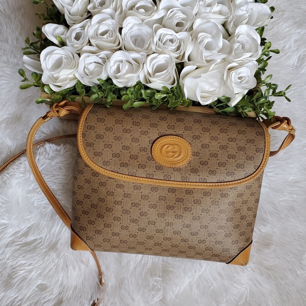 Gucci Vintage Micro G Crossbody.  It’s in great condition.  All peeling removed.